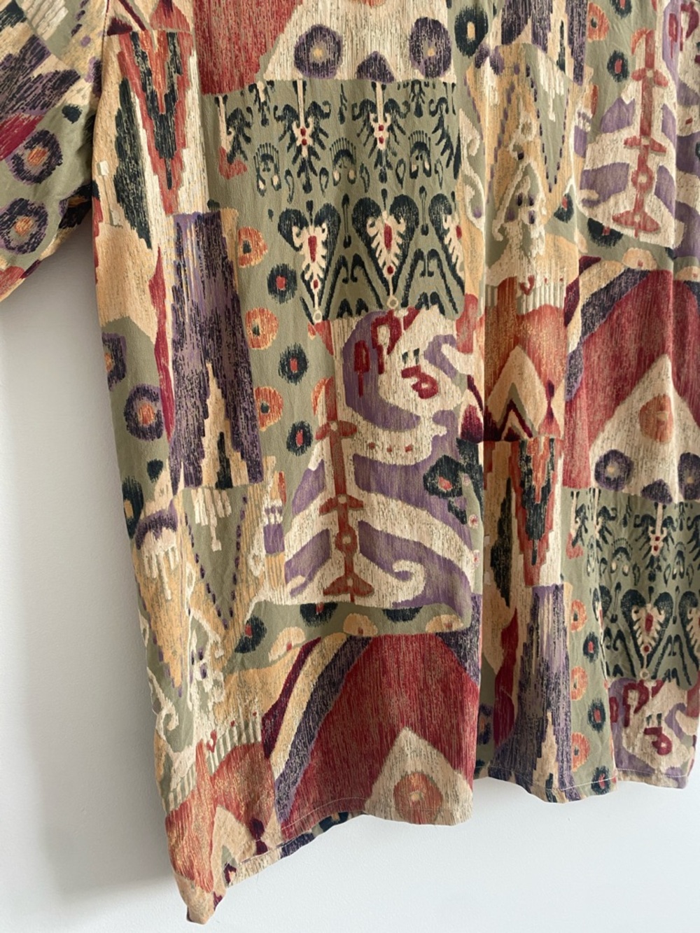 Vintage Silk Tapestry Blouse | Covered Buttons | Fluid Fit | Fits Various - Picture 10 of 13
